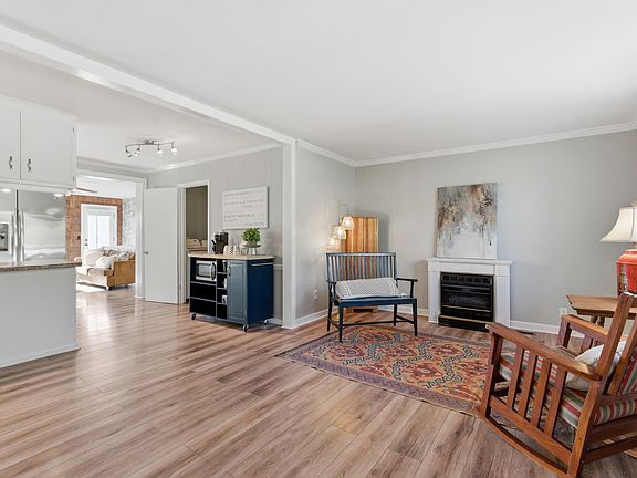 4th image of 1030 Pine Bluff Rd