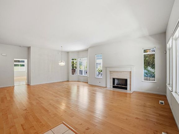 3rd image of 5863 Mountain Hawk Drive