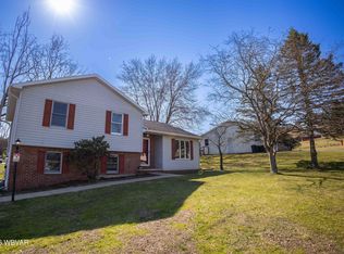 18 Woodbryn Dr, Williamsport, PA 17701