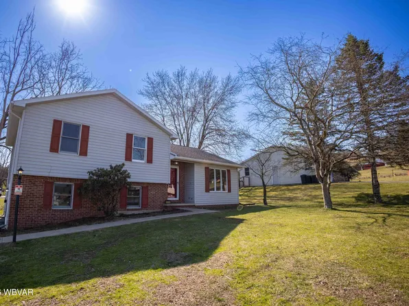 18 Woodbryn Dr, Williamsport, PA 17701