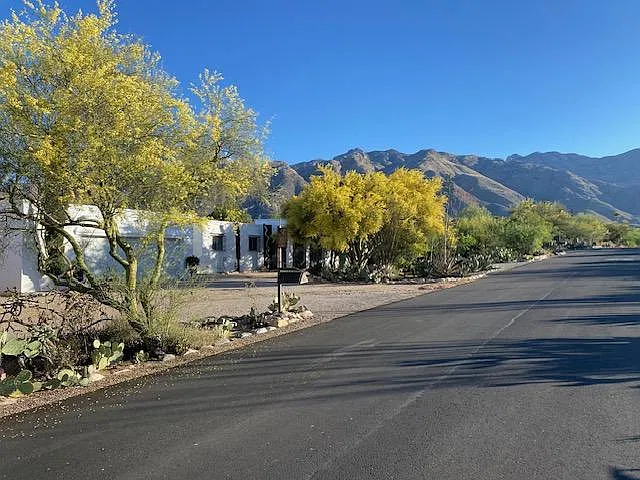 E Camino Bosque, Tucson — Photo 2