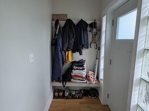 4th image of 2115 W Barry Ave #1