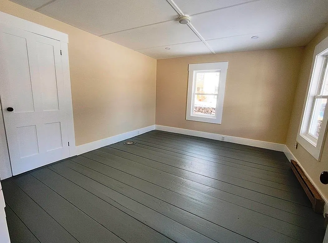 3 bed, 1.0 bath, 2641 sqft, $2,100 — Photo 4