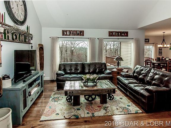 3rd image of 98 Matson Ln