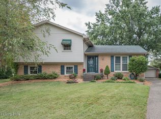 902 Falgate Ct, Windy Hills, KY 40207