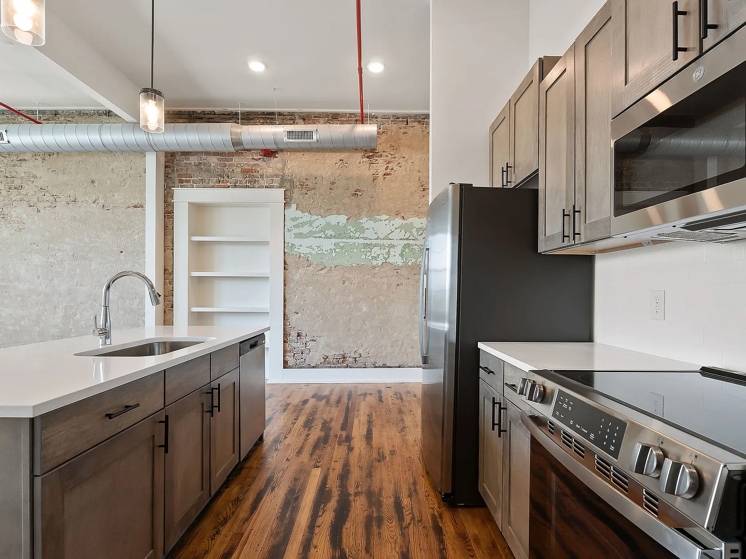 1 bed, 735 sqft, $1,599 — Photo 3