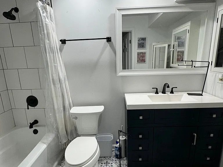 2643 N Southport Ave #E — Photo 9