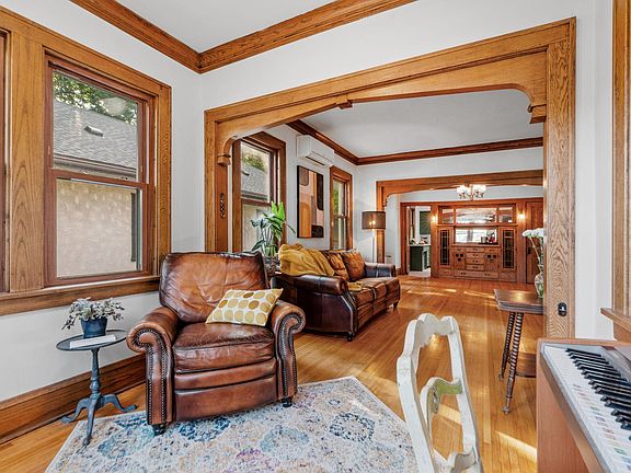 3rd image of 1320 Saint Clair Ave