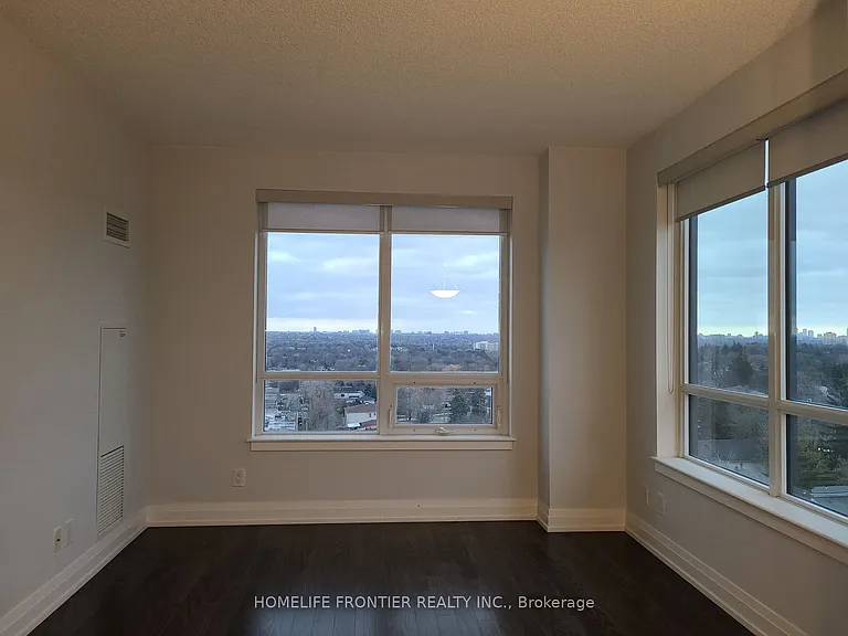 7167 Yonge St #906 — Photo 11