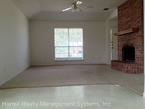 3rd image of 1014 Parkview Cir