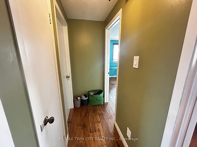254 Camille Cres — Photo 16