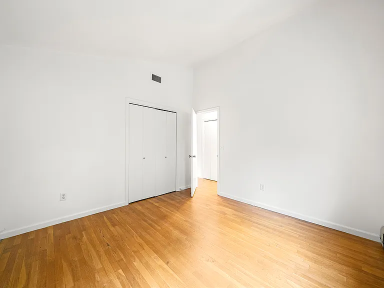 2462B E 7th St #B — Photo 17