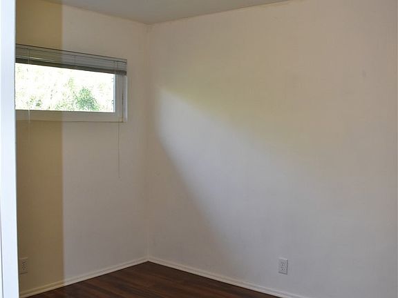 4th image of 21006 Henrietta St APT D
