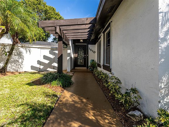 4th image of 1510 Flamingo Court
