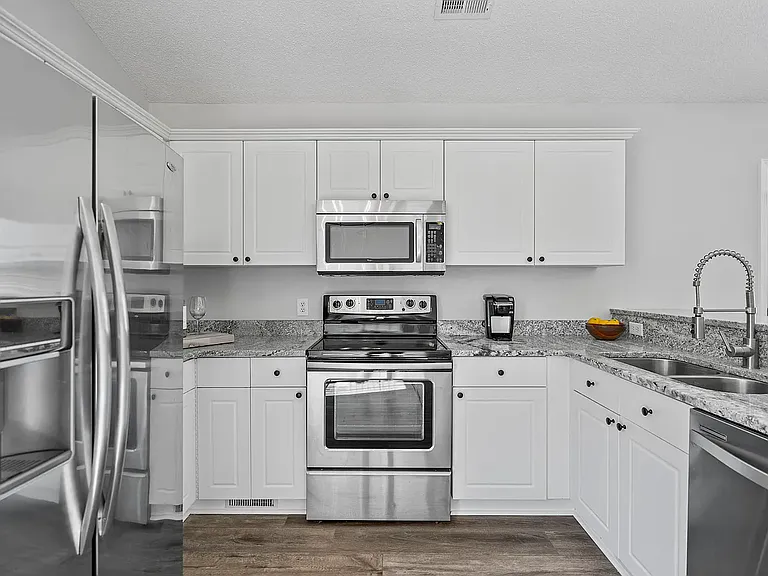 724 Hillside Dr — Photo 4