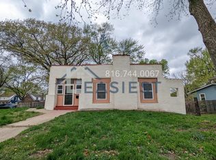 7342 Tracy Ave, Kansas City, MO 64131