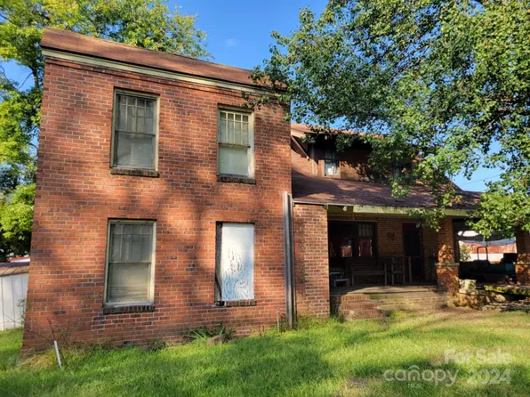 100 Harper St, Star, NC 27356