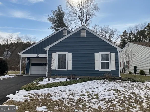 50 Buckingham Dr, Southampton, NJ 08088