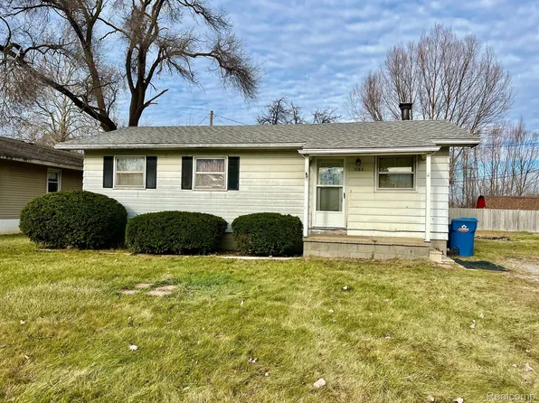 7155 Lakeview Blvd, Newport, MI 48166