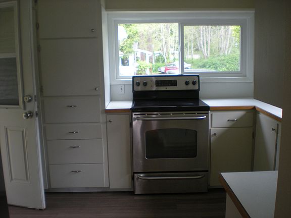5th image of 6529 Shady Ln SE