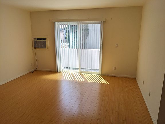 2nd image of 11948 Darlington Ave APT 4