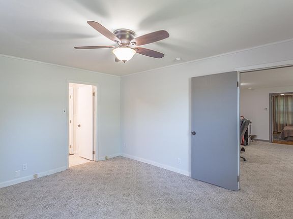 5th image of 7 Beaver Ln #1