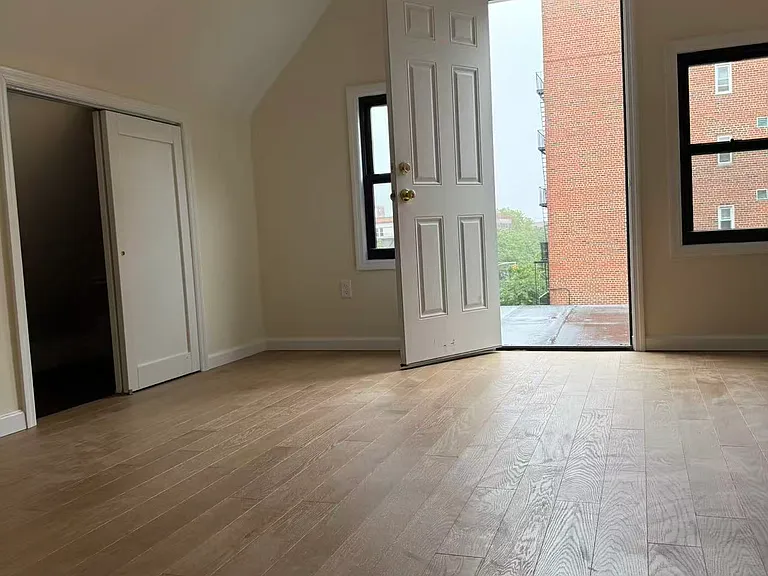 2238 Benson Ave #3 — Photo 5