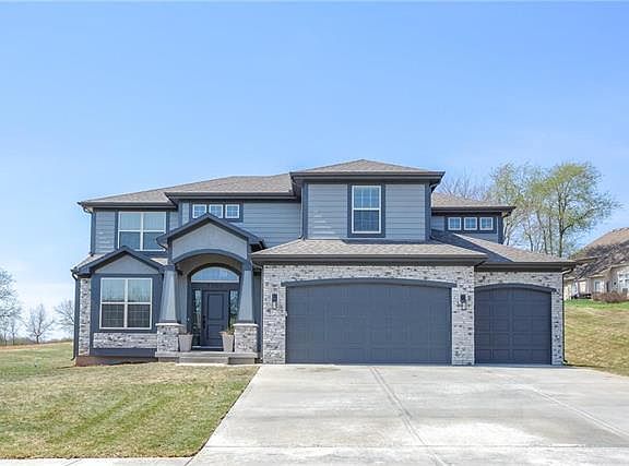 2nd image of 7475 NW Forest Lakes Dr