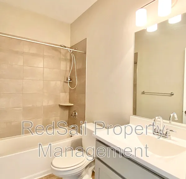 208 Fishers Ct — Photo 17