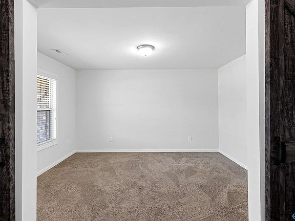 5th image of 270 Fenrose Dr