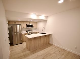 6412 27th Ave SW #BASEMENT, Edmonton, AB T6L 3X3