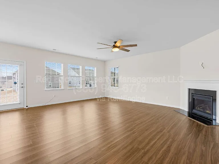 2207 Restina Dr — Photo 12