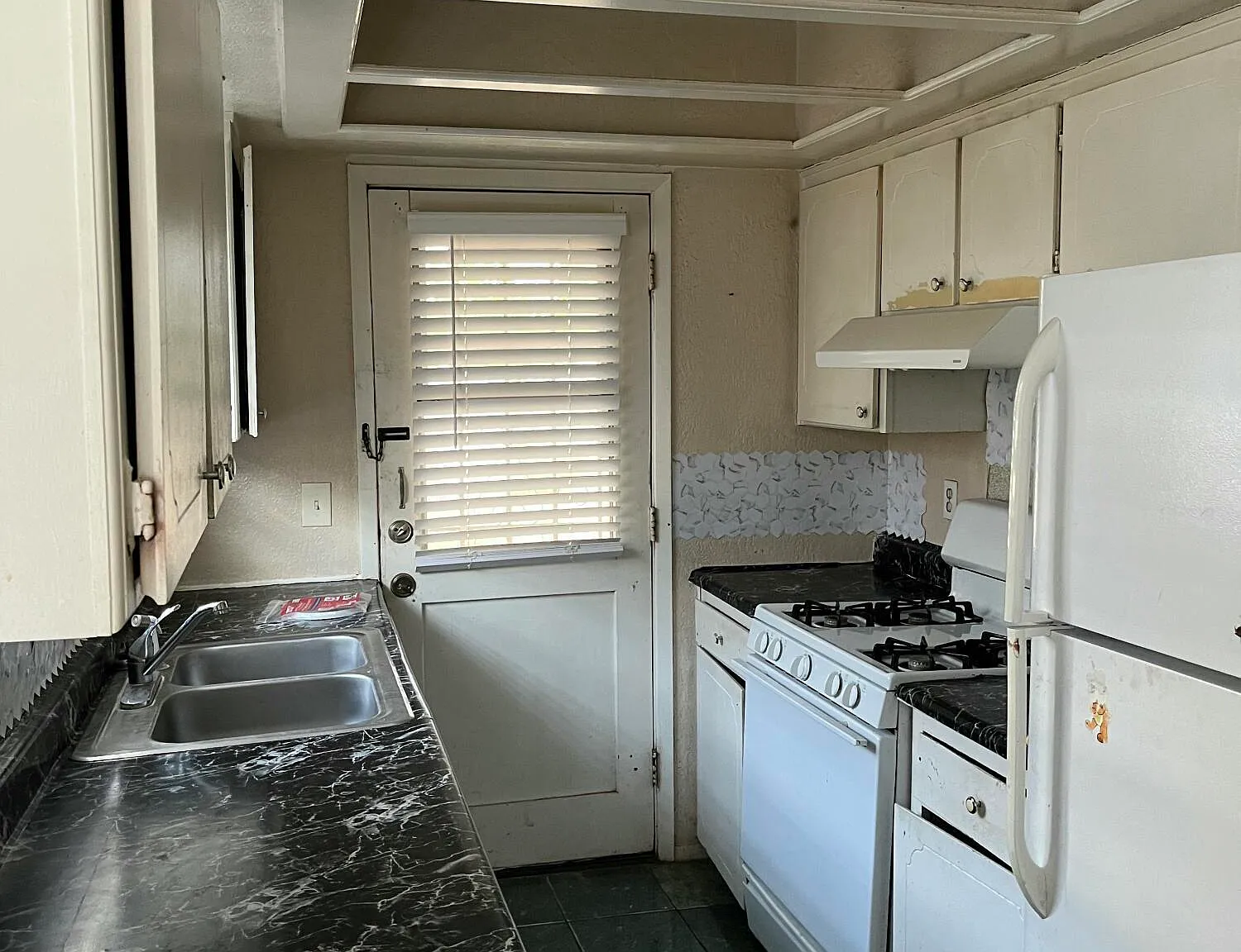 2 bed, 1.0 bath, 829 sqft, $800 — Photo 4