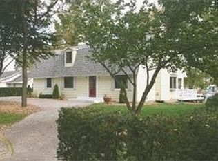 1747 Rustic Ln, Keego Harbor, MI 48320