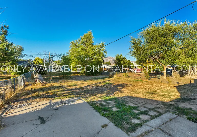 250 Franklin St — Photo 16