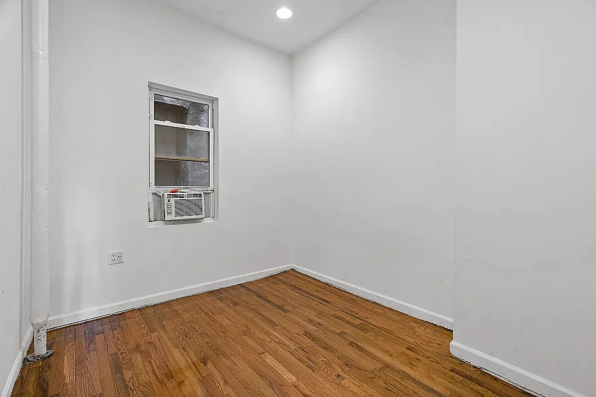 31 Saint Mark's Place — Photo 4