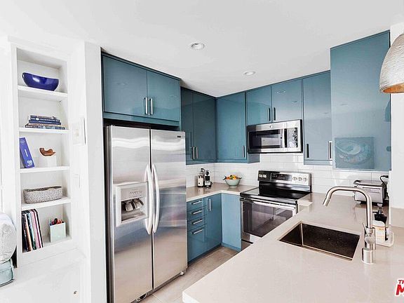 4th image of 960 N San Vicente Blvd APT 8