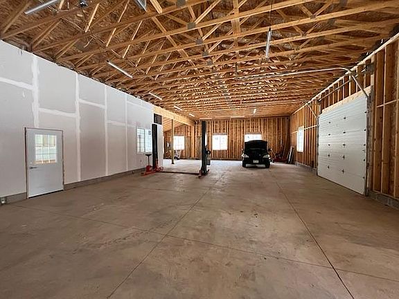 5th image of 2072 209th St