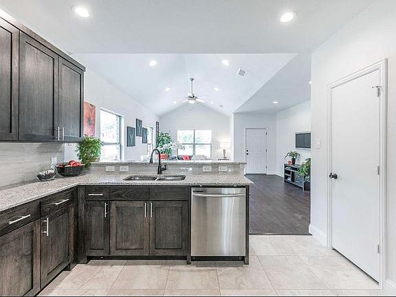 5th image of 2325 Doty Ln