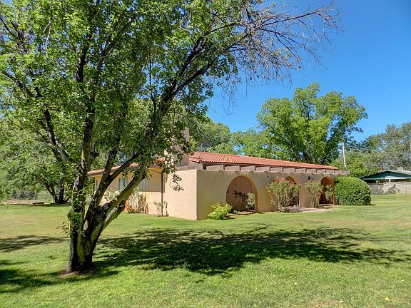 5th image of 4011 E Sandy Hollow Ln