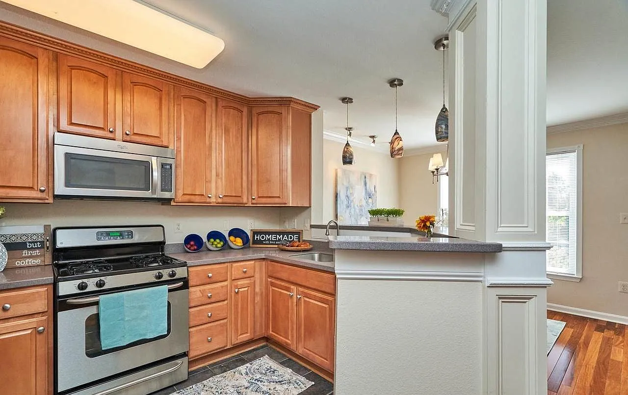 12827 Fair Briar Ln — Photo 2