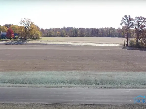 7 Coach House Lot Loop, Bowling Green, OH 43402