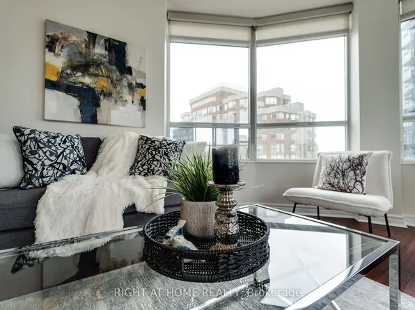 310 Burnhamthorpe Rd W #1713, Mississauga, ON L5B 4P9