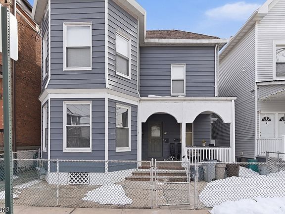 2nd image of 27 Jacques St