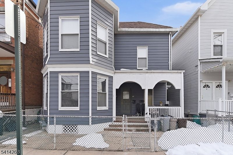 1st image of 27 Jacques St