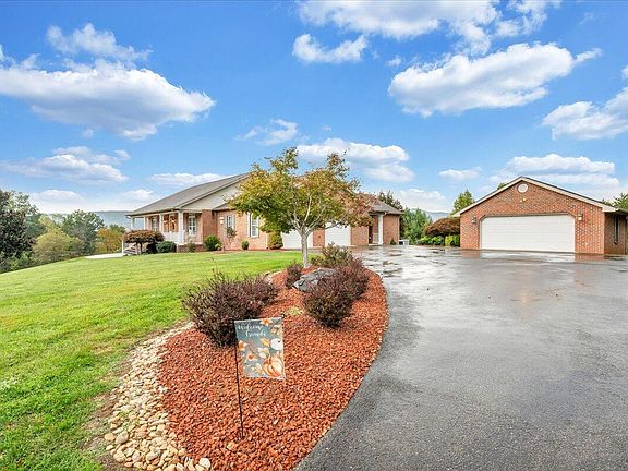 3rd image of 165 White Tail Dr