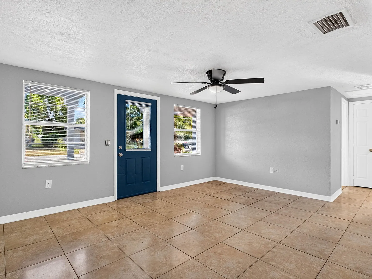 4 bed, 1378 sqft, $1,750 — Photo 3
