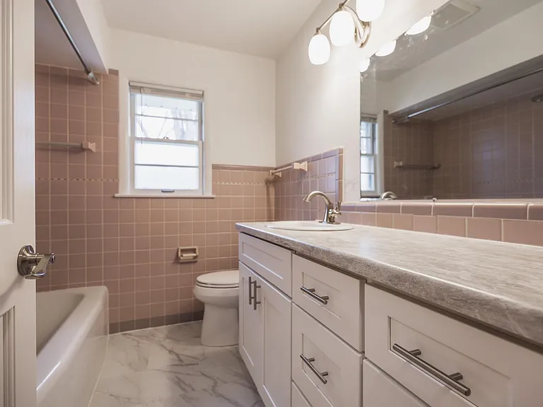 W170N8758 Edgewood Pl — Photo 11