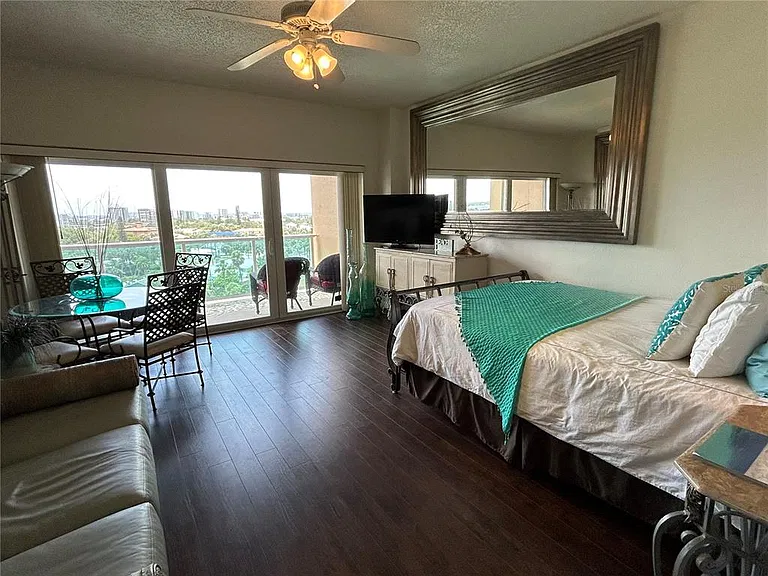 880 Mandalay Ave #604 — Photo 3