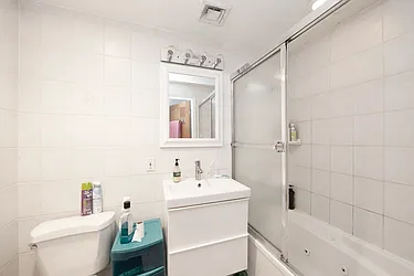 Rented by R New York